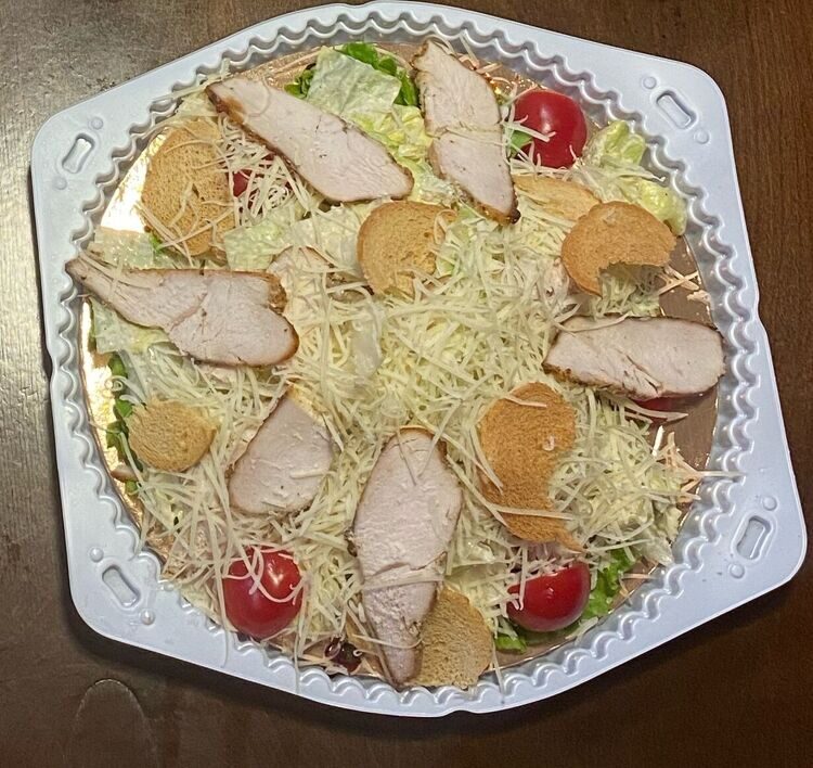 САЛАТ ЦЕЗАРЬ С  КУРИНЫМ ФИЛЕ